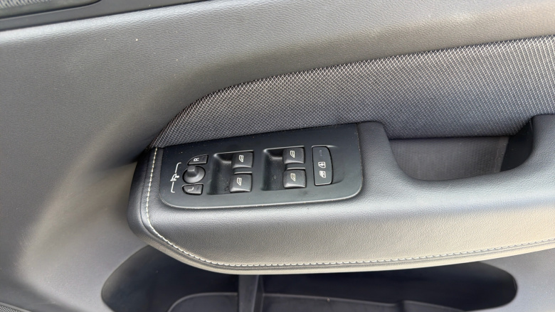 Volvo XC60 2.0 B5P Plus Black Edition 5dr AWD Geartronic Petrol Estate